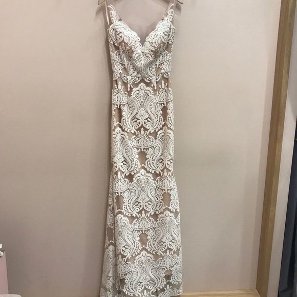 TARA LAUREN WEDDING GOWN - Picture 2 of 5